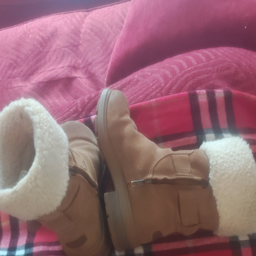 UGG Tan Ankle Boots with Cream Fur